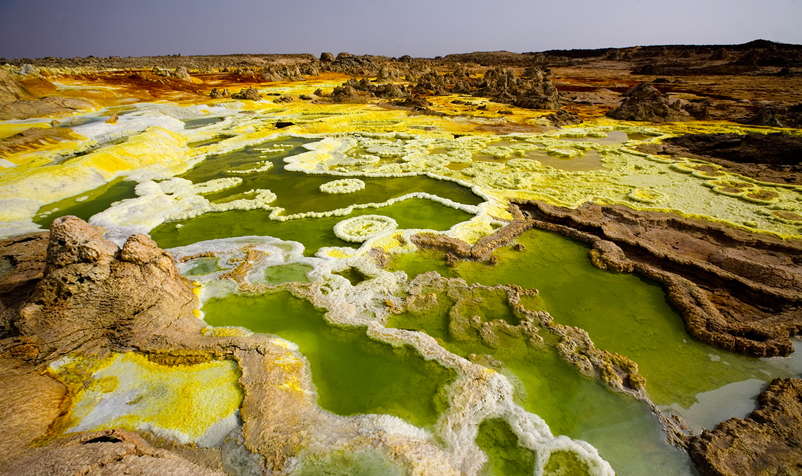 10 Most dangerous Places In The World | This Place Is Unsafe 9 7. Danakil Desert –एक ज्वालामुखी सक्रिय क्षेत्र